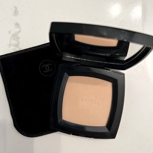 Chanel powder color 40,natural